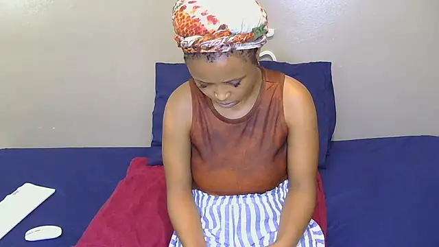 Serafynn online show from November 27, 2025, 10:37 am