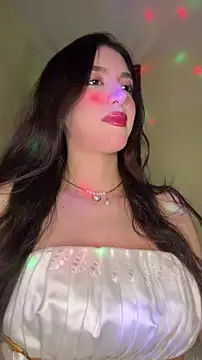 Snapshot of Emily-hottson chatting on February 15, 2026, 5:19 am Emily-hottson online show from February 15, 2026, 5:19 am