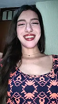 Snapshot of Emily-hottson chatting on January 18, 2026, 4:38 am Emily-hottson online show from January 18, 2026, 4:38 am