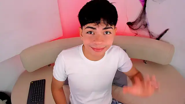 Snapshot of Peter_chase chatting on October 17, 2025, 7:15 pm Peter chase online show from October 17, 2025, 7:15 pm