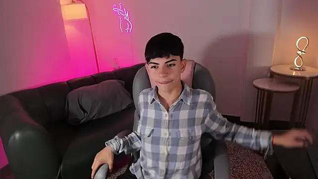 Snapshot of Peter_chase chatting on November 29, 2025, 6:08 pm Peter chase online show from November 29, 2025, 6:08 pm