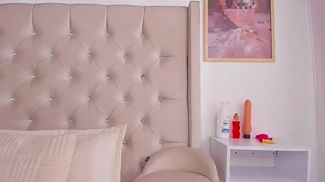 EmmaaHills online show from October 30, 2025, 9:22 pm