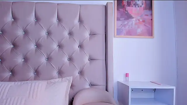 EmmaaHills online show from October 7, 2025, 9:16 pm