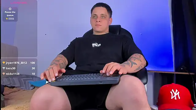 denis munera online show from October 15, 2025, 9:56 pm