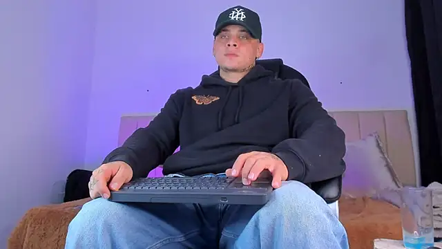 denis munera online show from November 19, 2025, 4:23 am