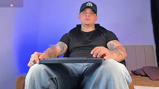 denis munera online show from November 24, 2025, 3:39 am