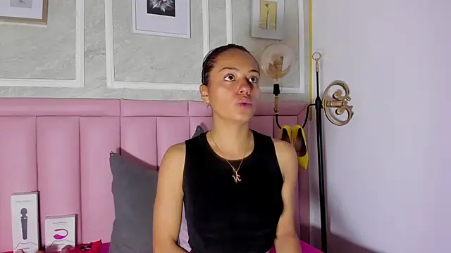 Snapshot of HoollyHendrix chatting on January 5, 2026, 8:45 pm HoollyHendrix online show from January 5, 2026, 8:45 pm