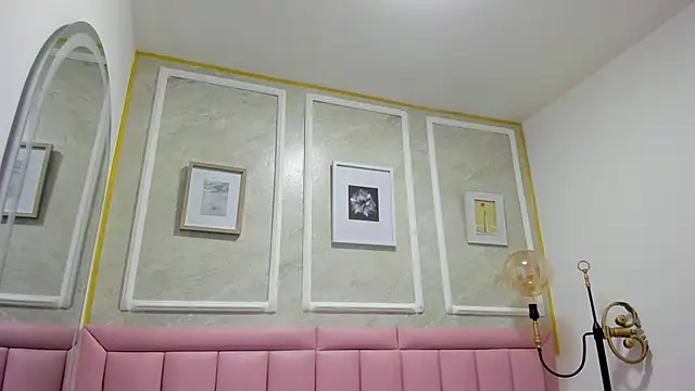 Snapshot of HoollyHendrix chatting on December 16, 2025, 8:35 pm HoollyHendrix online show from December 16, 2025, 8:35 pm