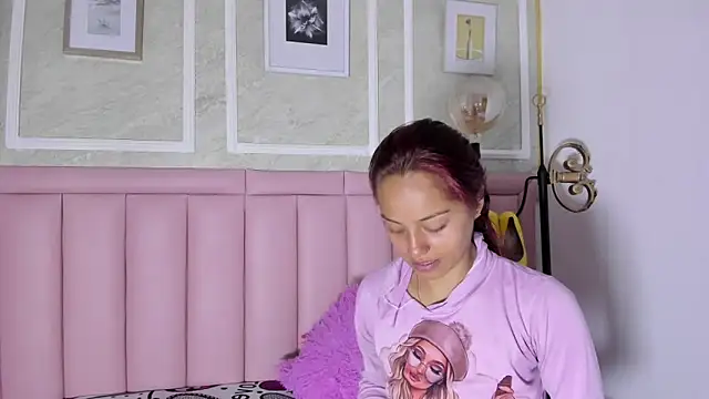 Snapshot of HoollyHendrix chatting on January 7, 2026, 8:58 pm HoollyHendrix online show from January 7, 2026, 8:58 pm