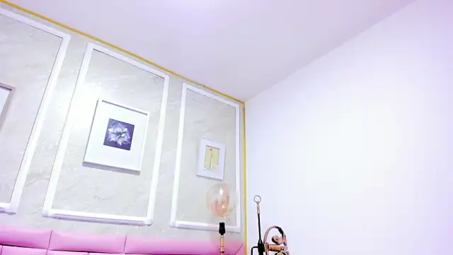 Snapshot of HoollyHendrix chatting on December 22, 2025, 8:31 pm HoollyHendrix online show from December 22, 2025, 8:31 pm