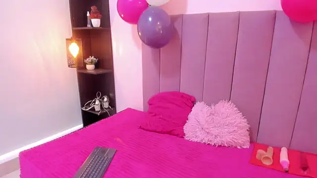 Snapshot of HoollyHendrix chatting on November 6, 2025, 8:46 pm HoollyHendrix online show from November 6, 2025, 8:46 pm