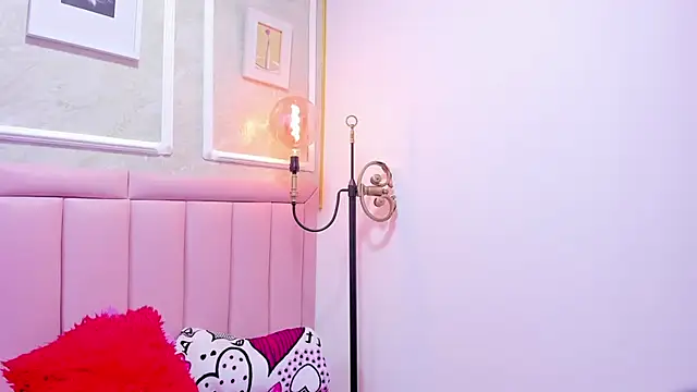 Snapshot of HoollyHendrix chatting on November 15, 2025, 8:46 pm HoollyHendrix online show from November 15, 2025, 8:46 pm