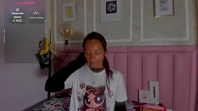 Snapshot of HoollyHendrix chatting on February 20, 2026, 8:55 pm HoollyHendrix online show from February 20, 2026, 8:55 pm