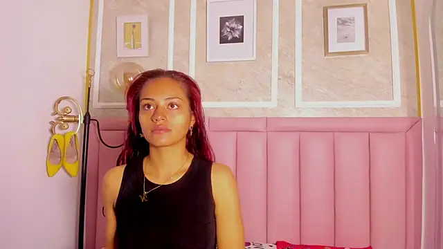 Snapshot of HoollyHendrix chatting on January 13, 2026, 8:35 pm HoollyHendrix online show from January 13, 2026, 8:35 pm