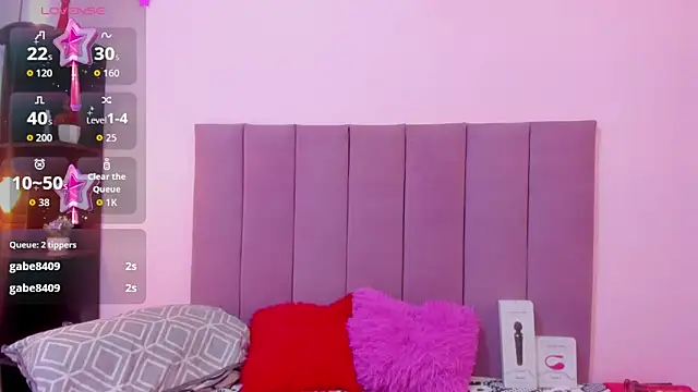 Snapshot of HoollyHendrix chatting on October 3, 2025, 8:10 pm HoollyHendrix online show from October 3, 2025, 8:10 pm