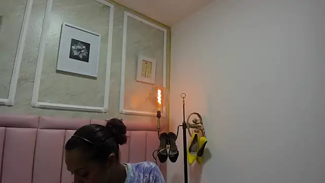 Snapshot of HoollyHendrix chatting on December 19, 2025, 8:55 pm HoollyHendrix online show from December 19, 2025, 8:55 pm