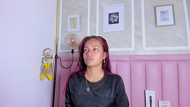 Snapshot of HoollyHendrix chatting on January 12, 2026, 8:25 pm HoollyHendrix online show from January 12, 2026, 8:25 pm