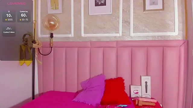 Snapshot of HoollyHendrix chatting on February 7, 2026, 8:39 pm HoollyHendrix online show from February 7, 2026, 8:39 pm