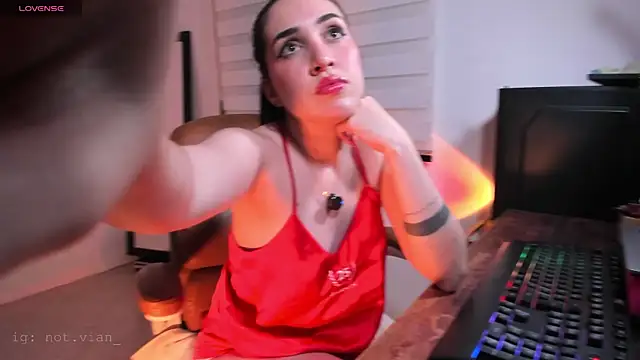 Snapshot of SarahCastillo_ chatting on April 26, 2026, 4:54 am SarahCastillo online show from April 26, 2026, 4:54 am