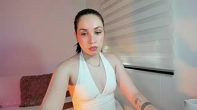 SarahCastillo  online show from March 6, 2026, 3:18 pm