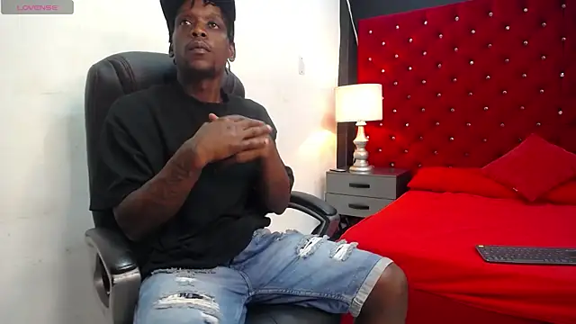 SkylerBigxxx online show from October 31, 2025, 3:47 am