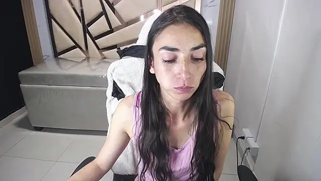 Maily a  online show from November 25, 2025, 3:07 am