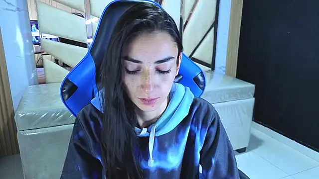 Maily a  online show from April 10, 2026, 3:02 am