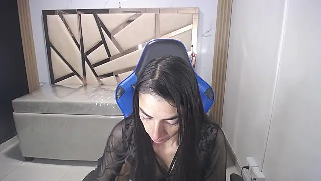 Maily a  online show from November 28, 2025, 2:45 am