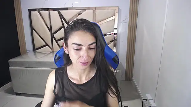 Maily a  online show from December 5, 2025, 3:16 am