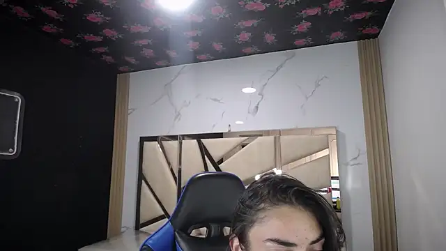 Maily a  online show from December 20, 2025, 3:09 am