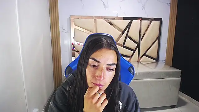 Maily a  online show from January 8, 2026, 3:01 am