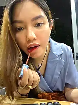 Snapshot of MaiHoang2k chatting on December 2, 2025, 11:01 am MaiHoang2k online show from December 2, 2025, 11:01 am