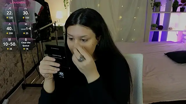 LoNik Tvvins online show from November 22, 2025, 12:04 pm