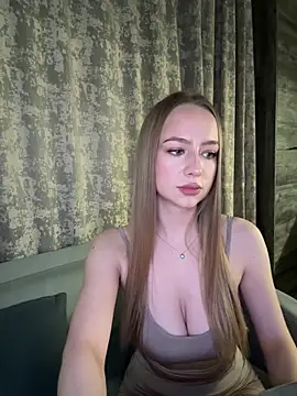 MissOyee online show from November 22, 2025, 7:35 pm