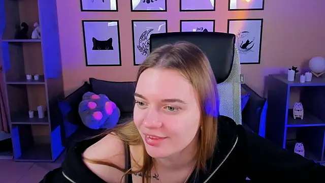 LisaMitchell online show from November 5, 2025, 2:36 am