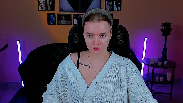 LisaMitchell online show from October 16, 2025, 4:32 am