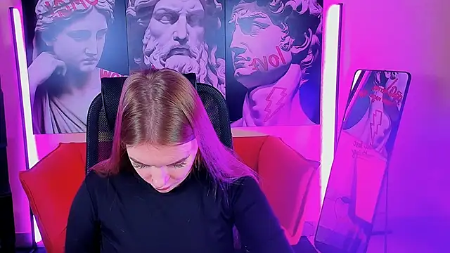 LisaMitchell online show from October 9, 2025, 4:35 am