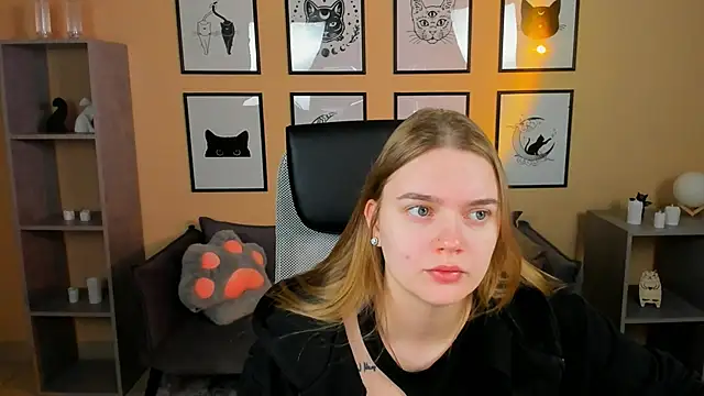 LisaMitchell online show from November 3, 2025, 2:06 am