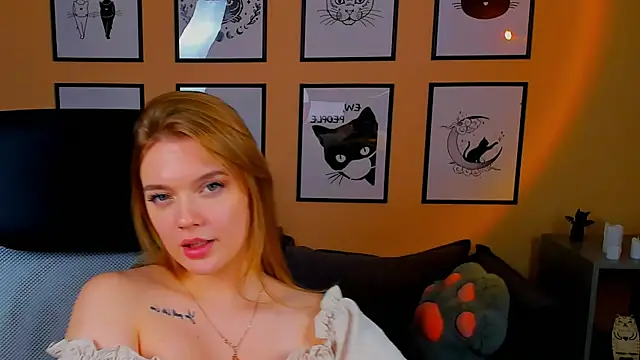 LisaMitchell online show from October 8, 2025, 9:22 am