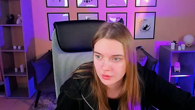 LisaMitchell online show from November 6, 2025, 2:48 am