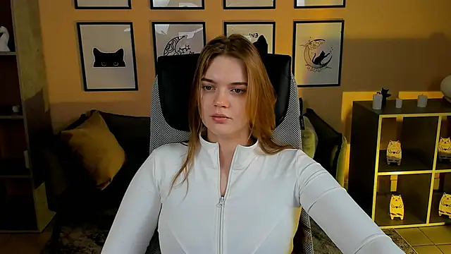 LisaMitchell online show from November 26, 2025, 1:49 am