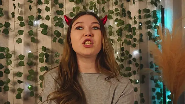 Snapshot of cheeky_cherry_juice chatting on November 1, 2025, 1:27 pm cheeky cherry juice online show from November 1, 2025, 1:27 pm