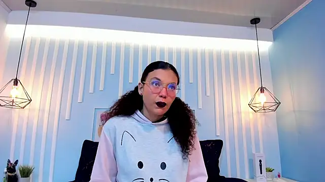 SweetStarr  online show from October 28, 2025, 12:15 pm