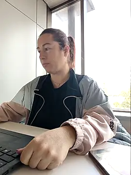 bichota85 online show from December 3, 2025, 9:31 am