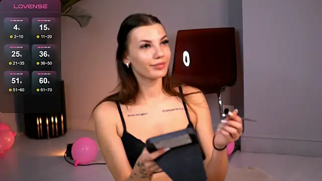 LunaVyx online show from November 24, 2025, 9:26 pm