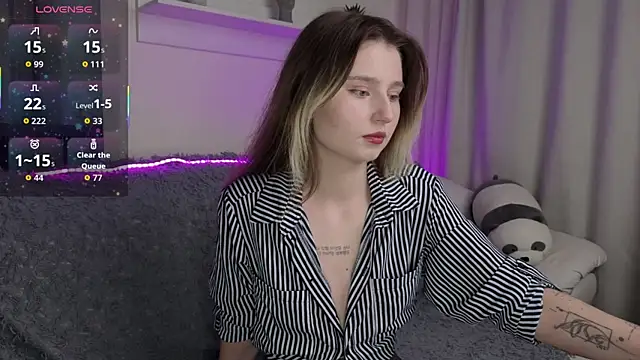  Lua   online show from December 2, 2025, 10:22 pm