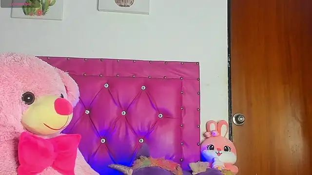 dahiiangomezz online show from October 3, 2025, 8:27 am