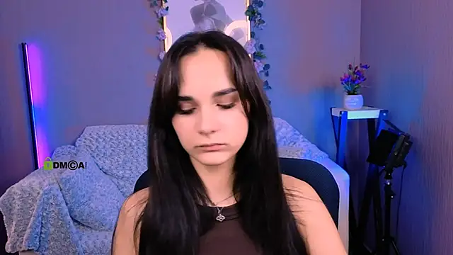 ariana ross7 online show from October 18, 2025, 7:05 pm