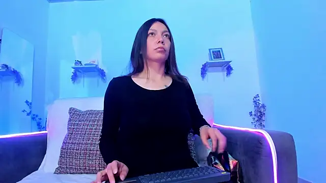 Snapshot of karlaaa__ chatting on November 27, 2025, 2:39 pm karlaaa online show from November 27, 2025, 2:39 pm