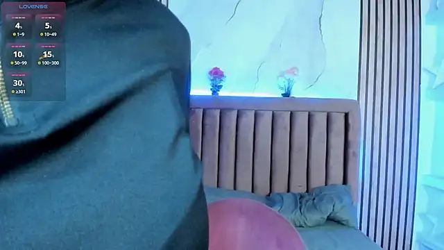 LunaWiill  online show from October 13, 2025, 7:48 pm